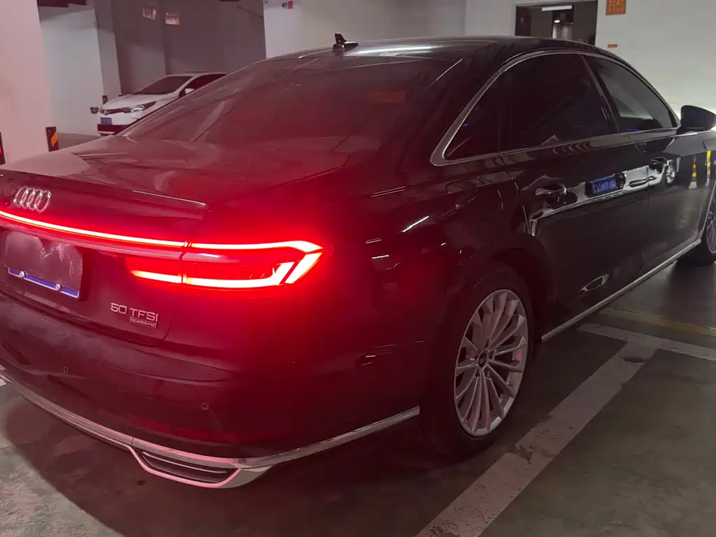 Audi A8 2021 — фото 12