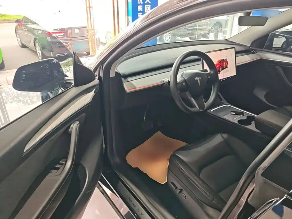 Tesla Model Y 2023 — фото 16