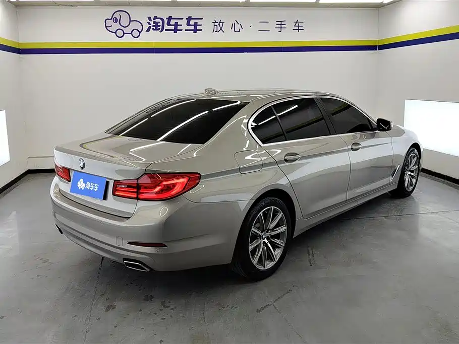 BMW 5 Series 2018 — фото 3