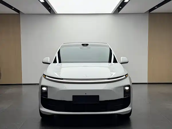 Li Auto L6 2025