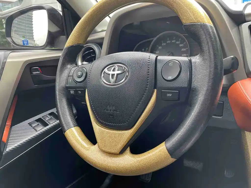 Toyota RAV4 2016 — фото 12
