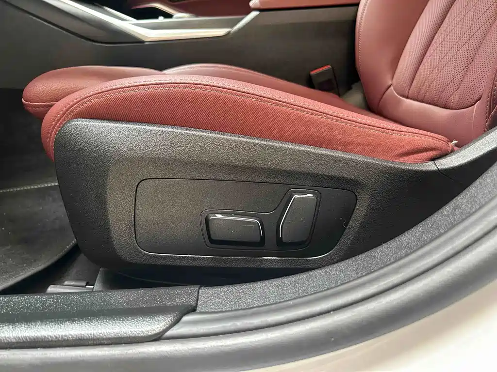 BMW 3 Series 2025 — фото 11