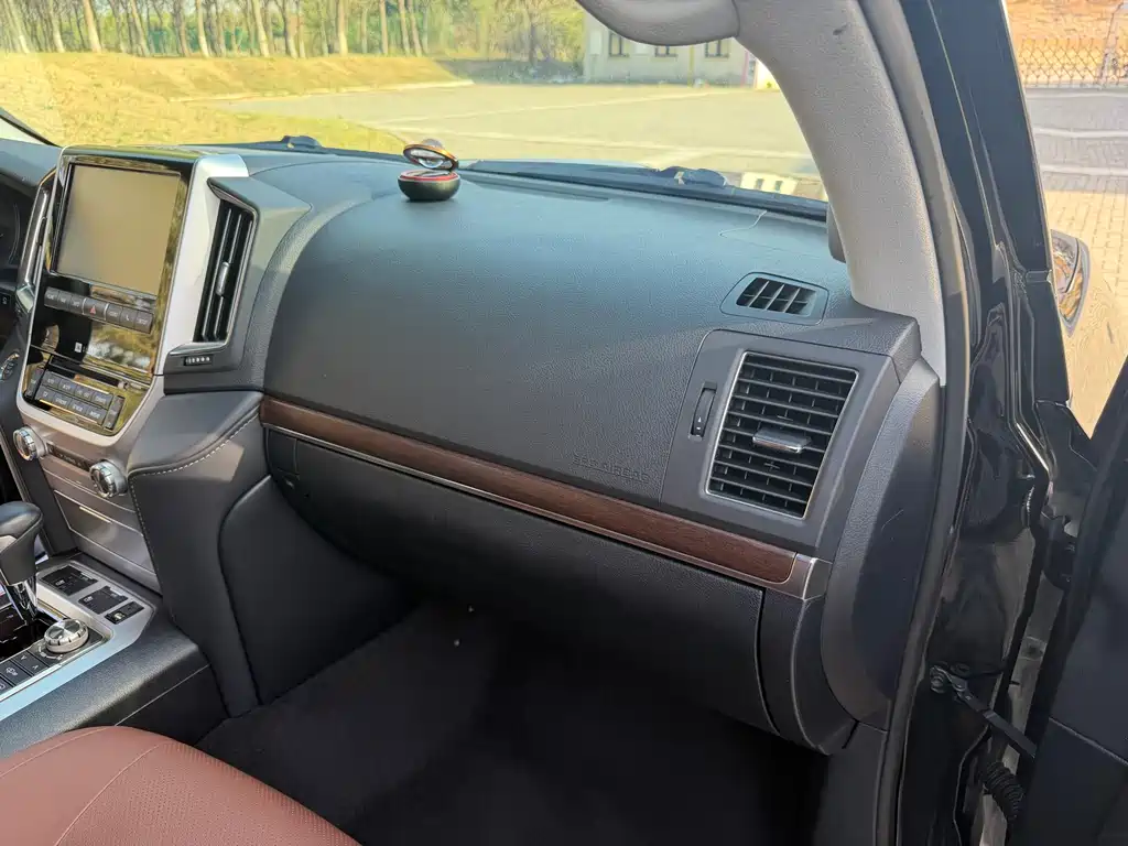Toyota Land Cruiser 2020 — фото 33