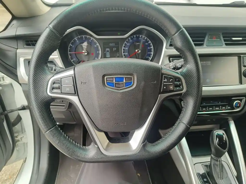 Geely Vision X3 2018 — фото 11
