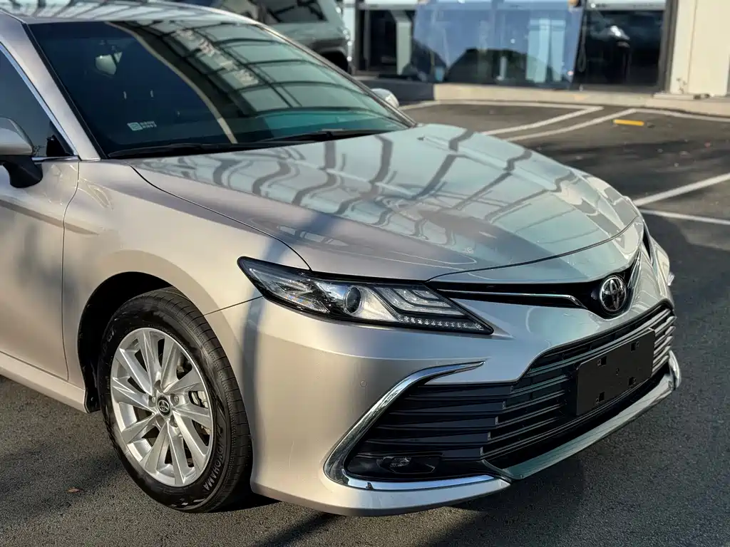 Toyota Camry 2023 — фото 13