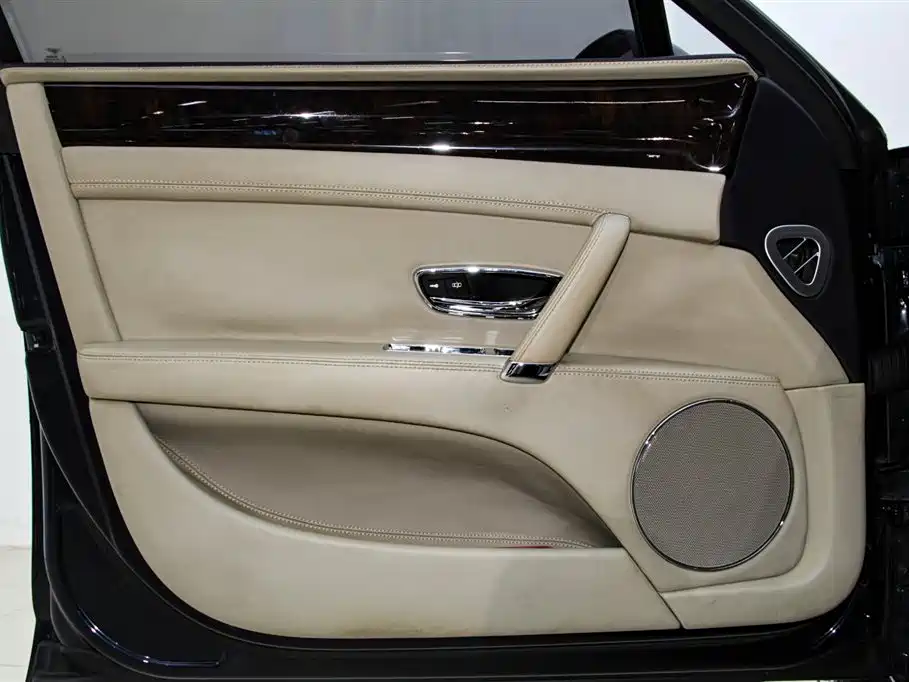 Bentley Flying Spur 2016 — фото 13