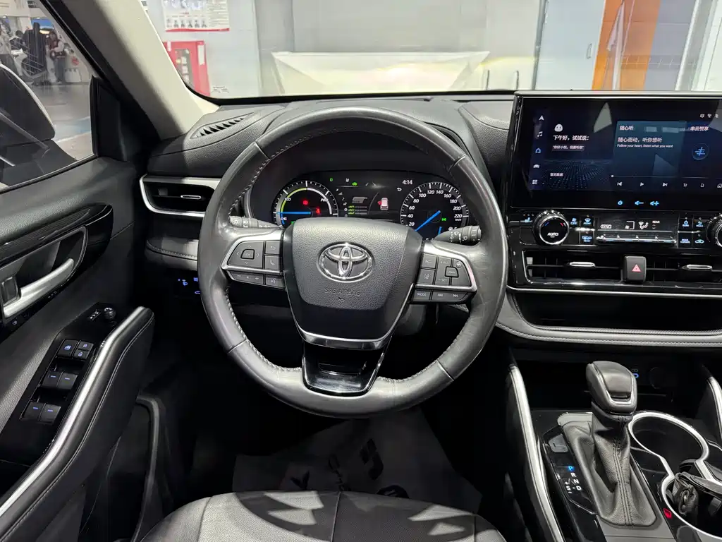 Toyota Highlander 2023 — фото 13