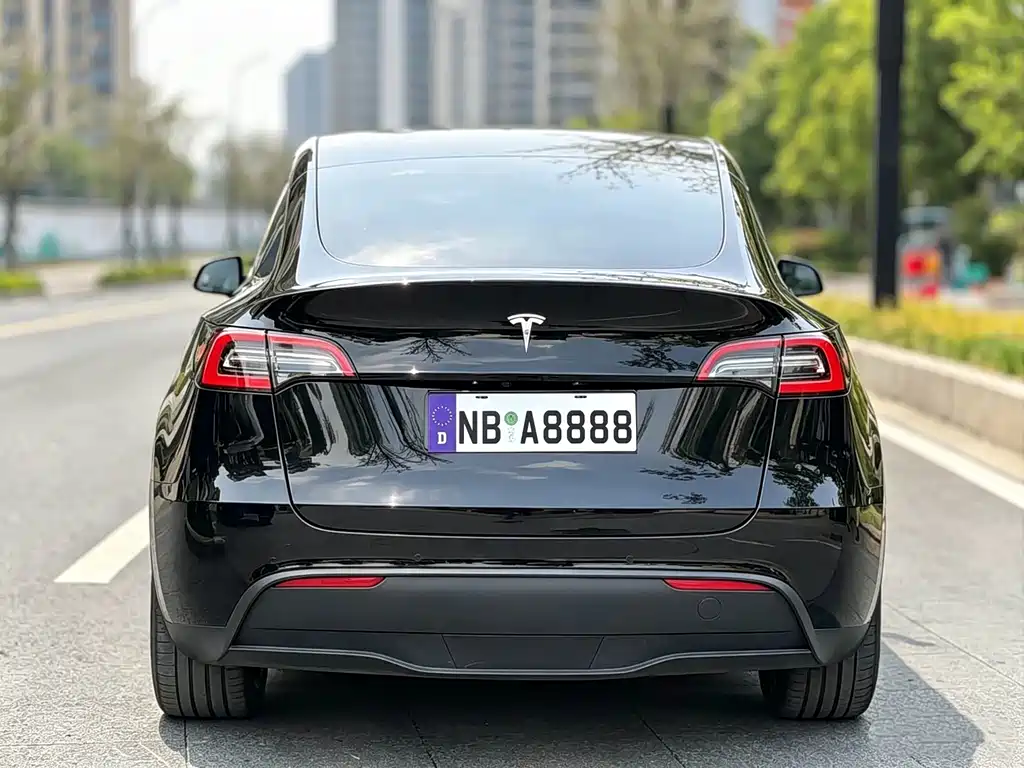 Tesla Model Y 2022 — фото 9
