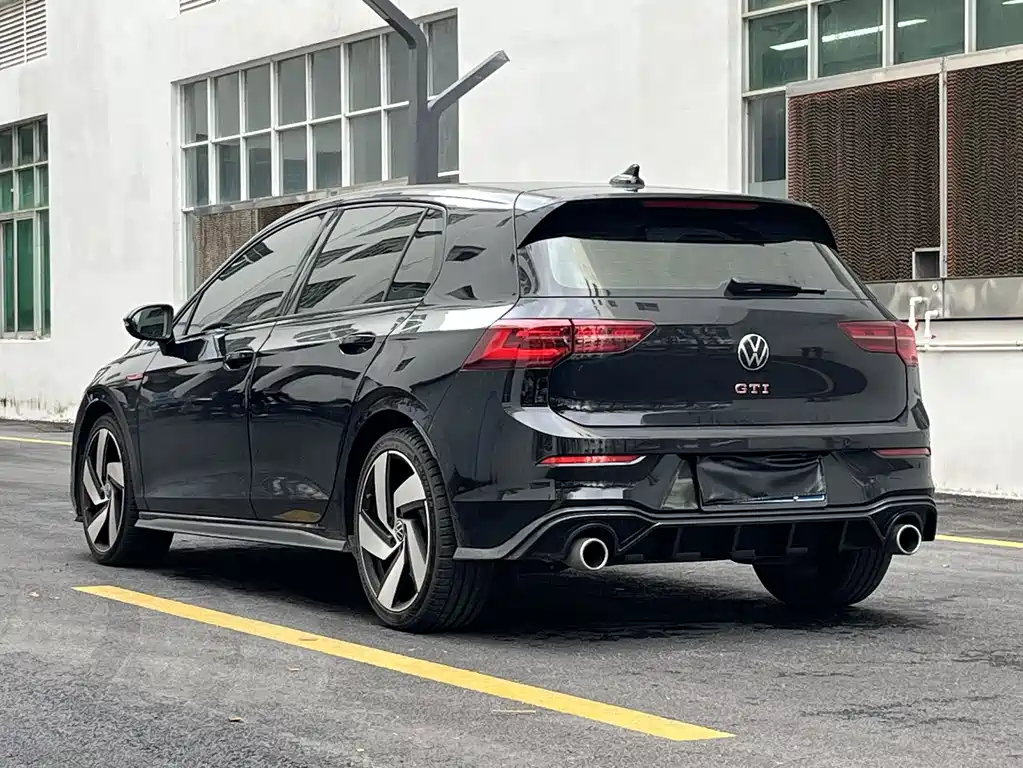 Volkswagen Golf GTI 2022 — фото 14