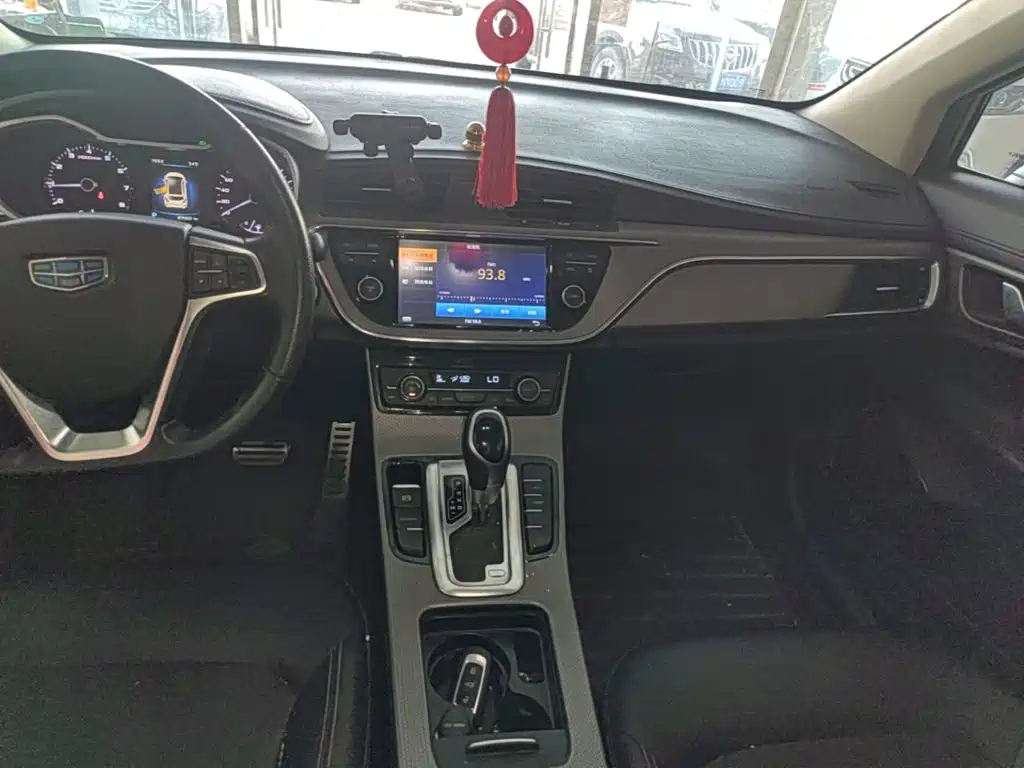 Geely Emgrand GS 2017 — фото 13
