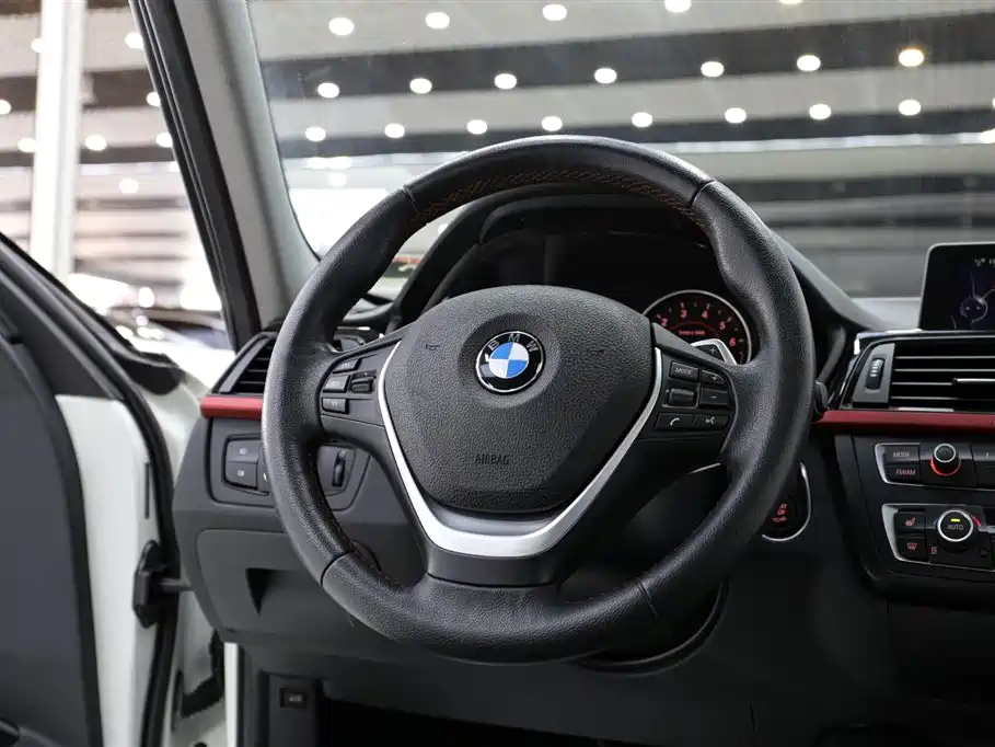 BMW 3 Series 2016 — фото 11