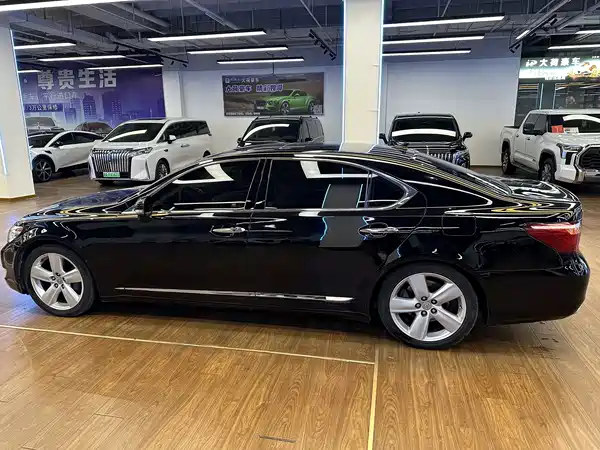 Lexus LS 2010