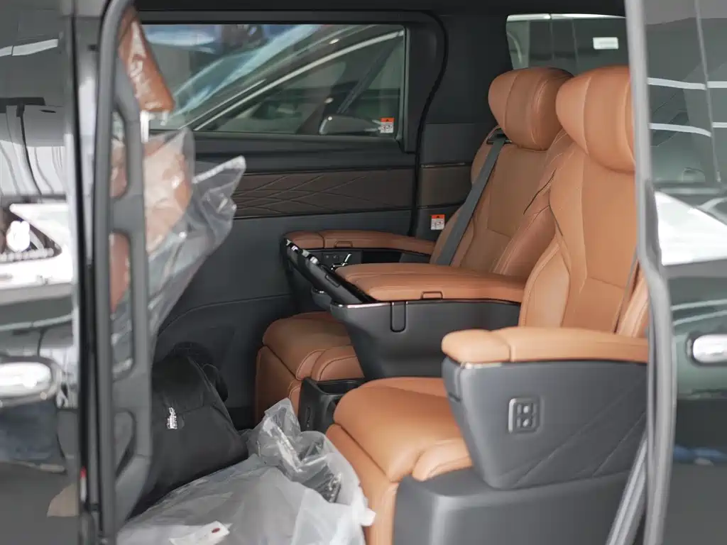 Toyota Alphard 2023 — фото 10