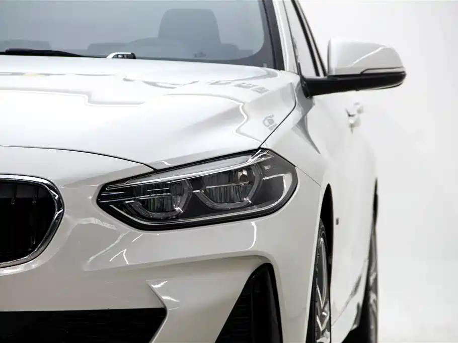 BMW 1 Series 2019 — фото 9