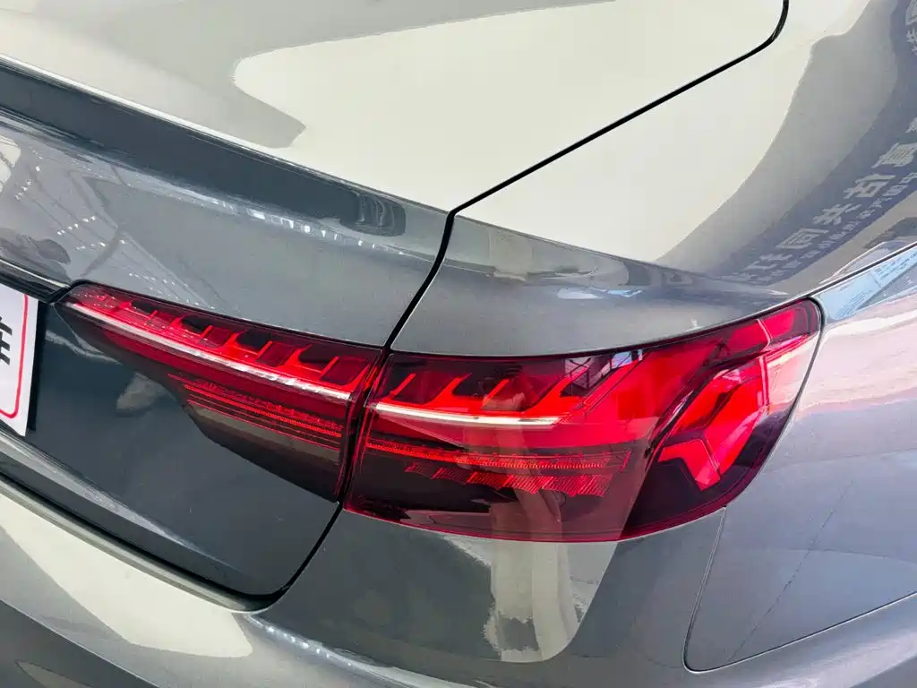 Audi A4L 2021 — фото 12