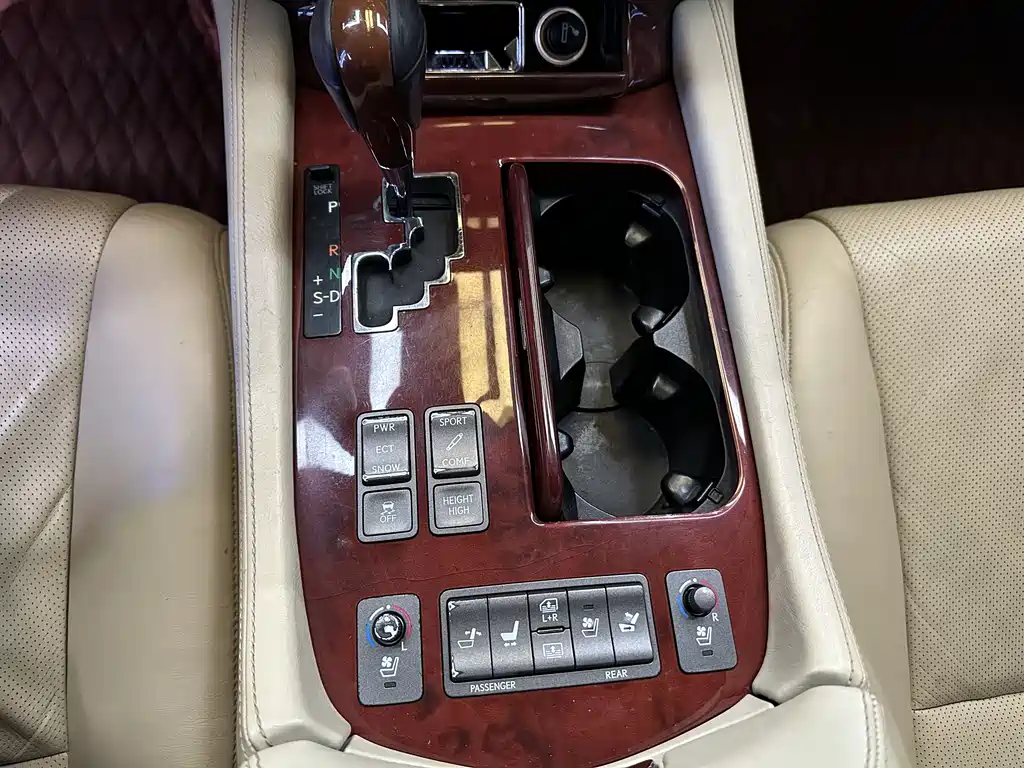 Lexus LS 2012 — фото 14