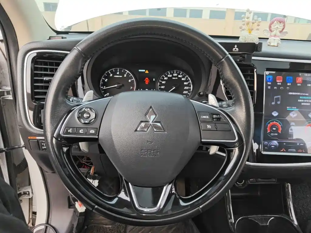Mitsubishi Outlander 2017 — фото 11
