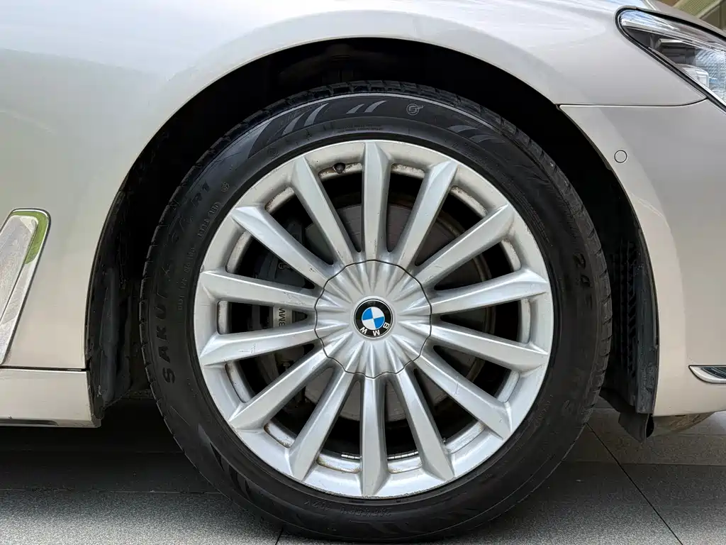 BMW 7 Series 2016 — фото 17