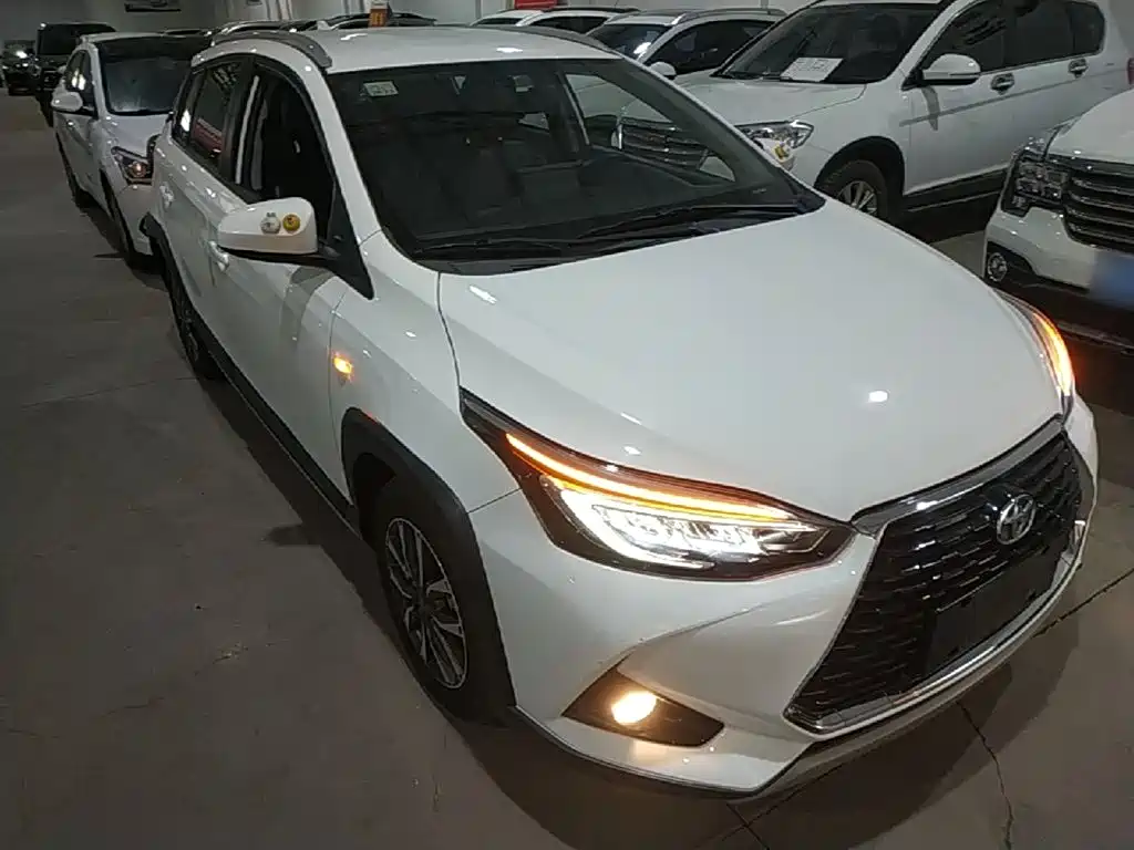 Toyota Yaris L 2021 — фото 4