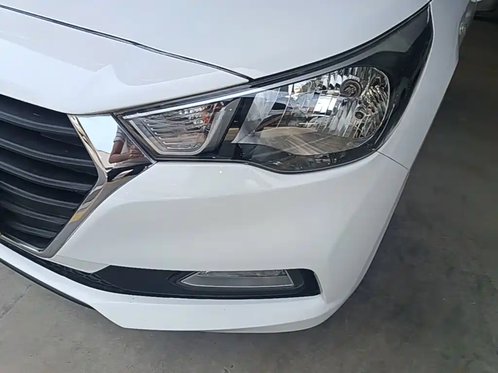 Hyundai Verna 2018 — фото 24