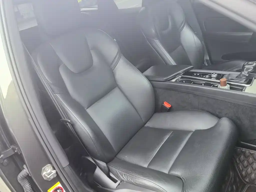 Volvo XC60 2020 — фото 25