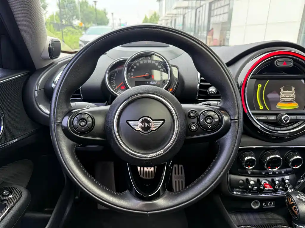 MINI Clubman 2018 — фото 17