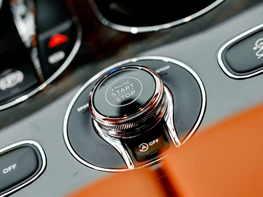 Bentley Bentayga 2020 — фото 17