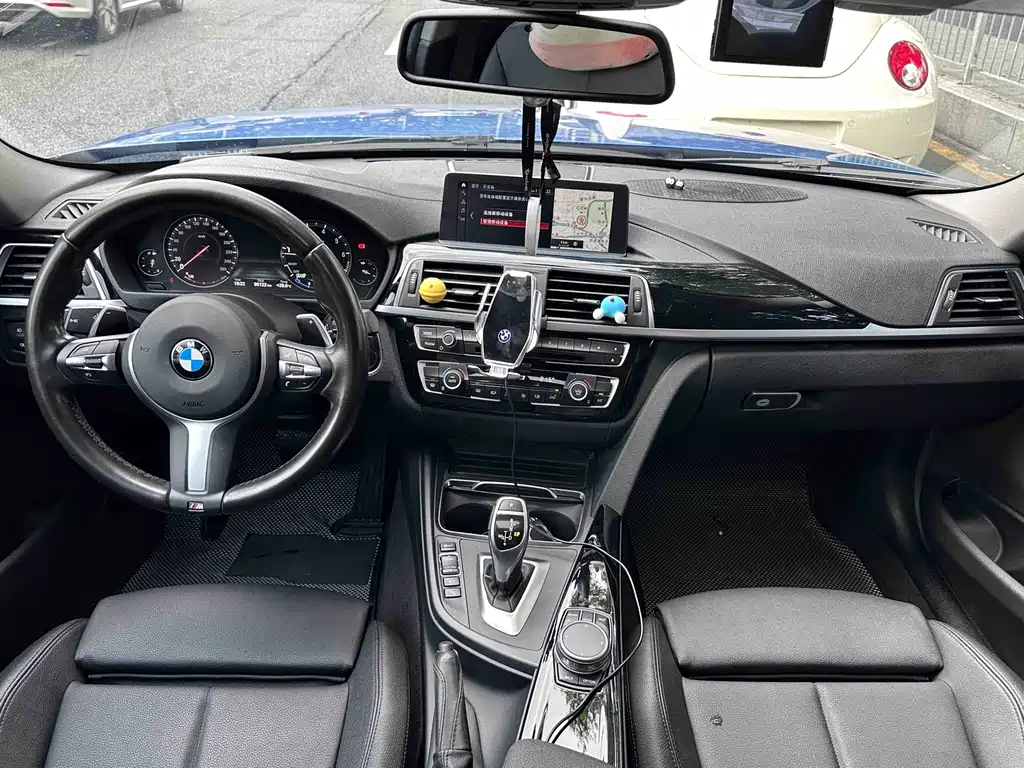 BMW 3 Series 2018 — фото 11