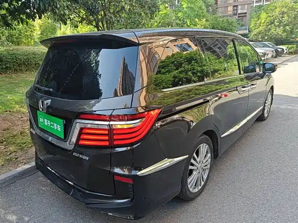 Honda Elysion 2016