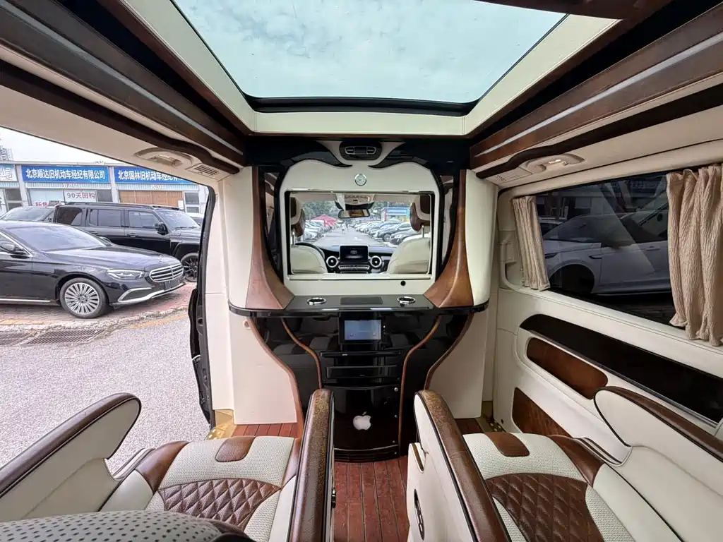Mercedes-Benz V-Class 2017 — фото 13