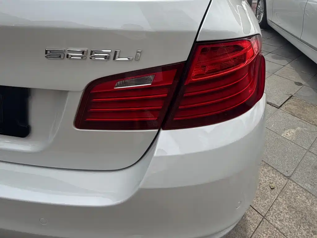 BMW 5 Series 2016 — фото 13