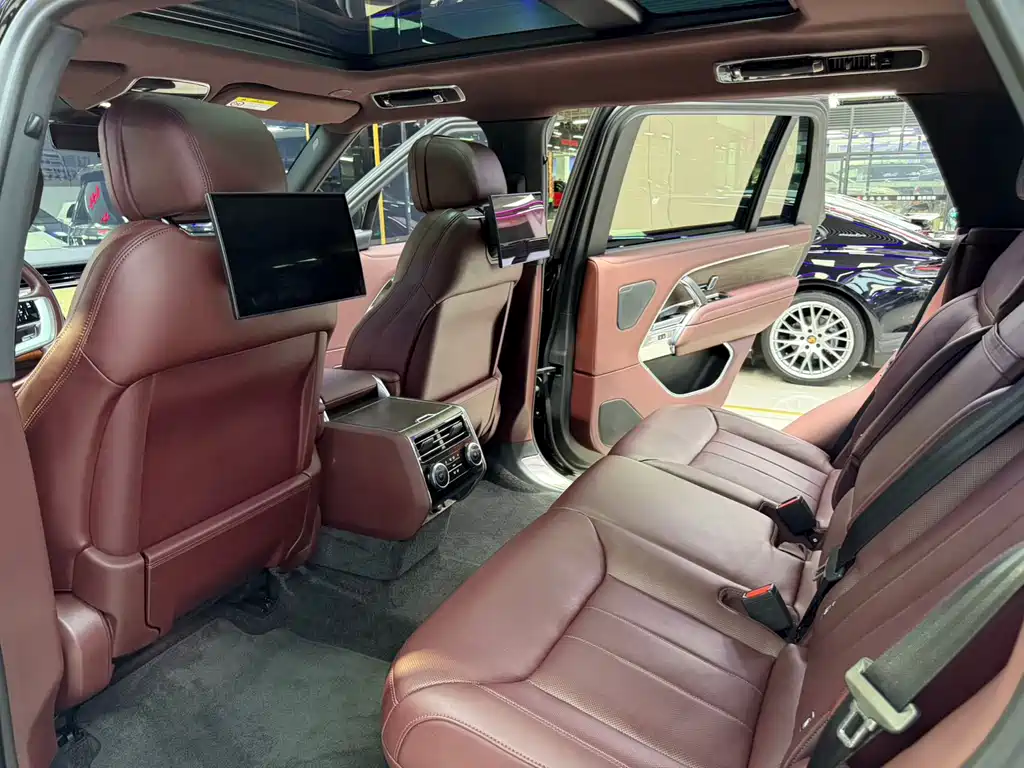Land Rover Range Rover 2023 — фото 11