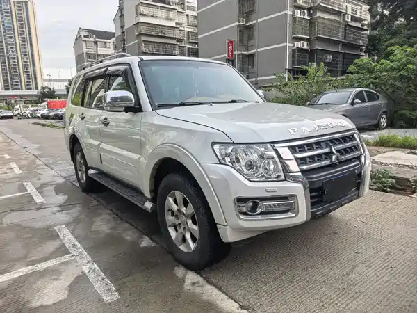 Mitsubishi Pajero 2018