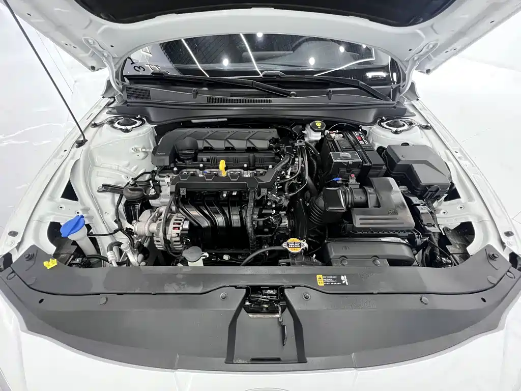 Hyundai Elantra 2023 — фото 20