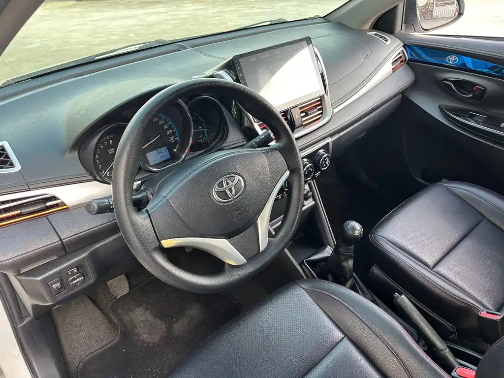 Toyota Yaris L 2017 — фото 16