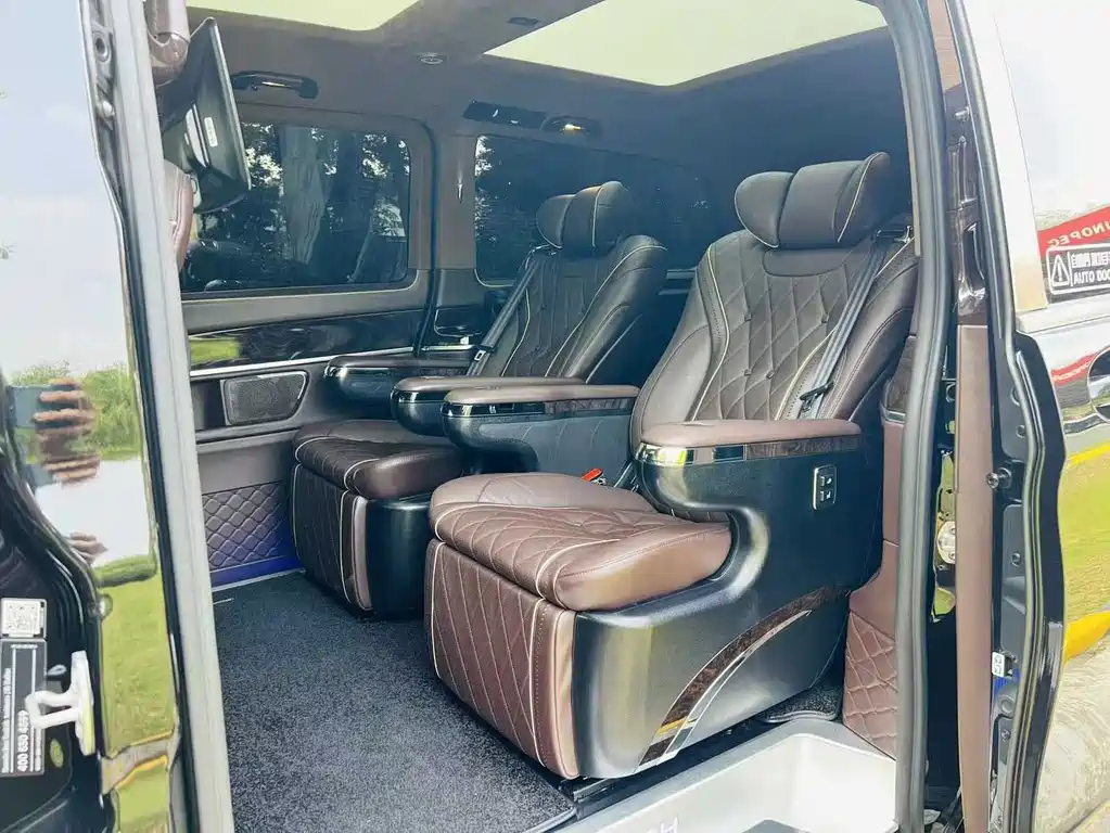 Mercedes-Benz V-Class 2020 — фото 14