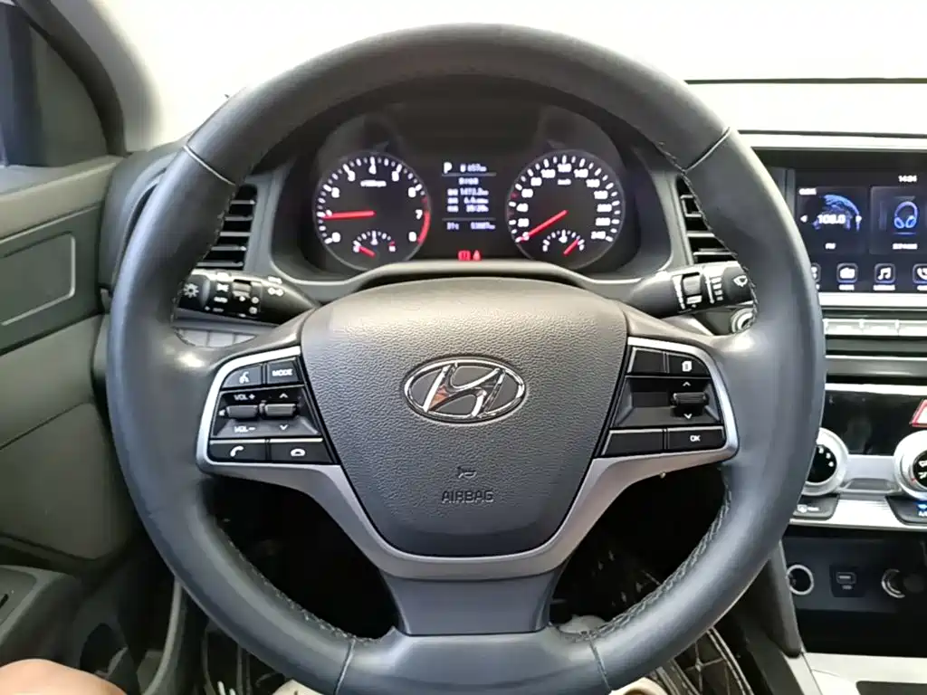 Hyundai Elantra 2020 — фото 11