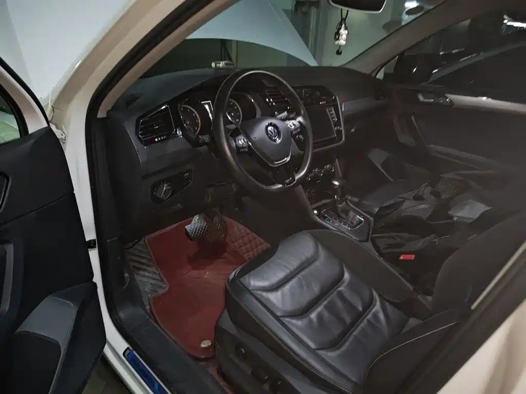 Volkswagen Tiguan L 2018 — фото 11