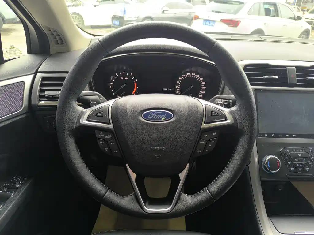 Ford Mondeo 2018 — фото 15