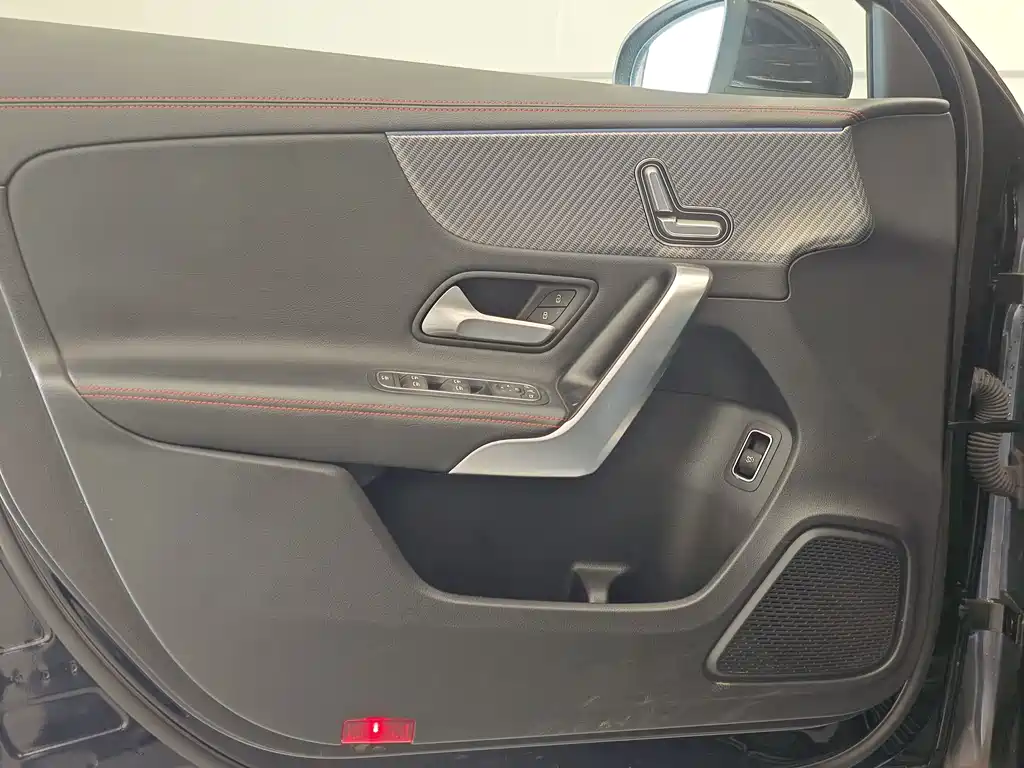 Mercedes-Benz A-Class 2024 — фото 16