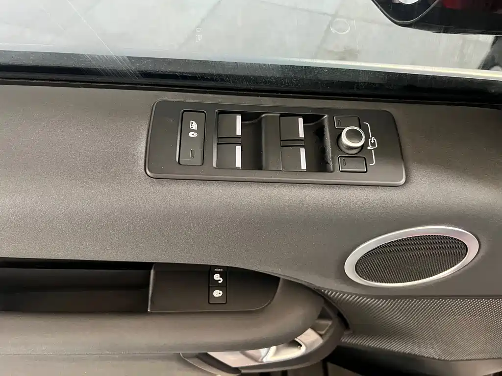 Land Rover Discovery 2020 — фото 15
