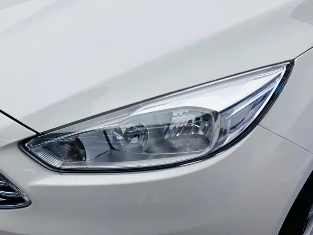 Ford Focus 2018 — фото 11
