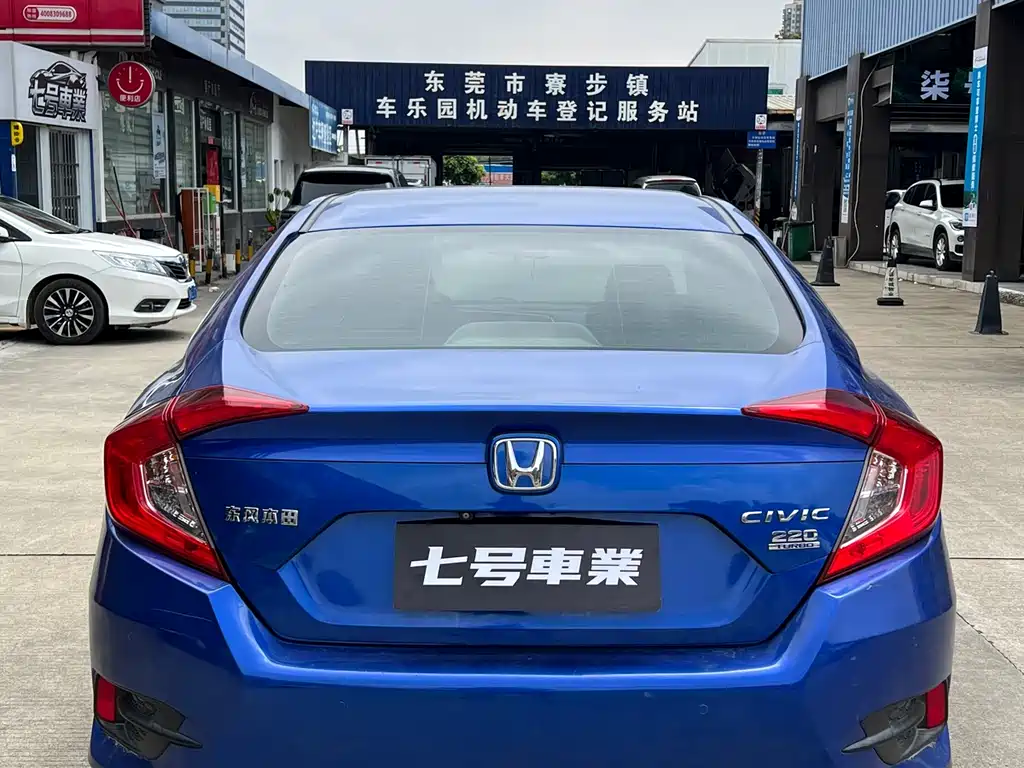 Honda Civic 2018 — фото 8