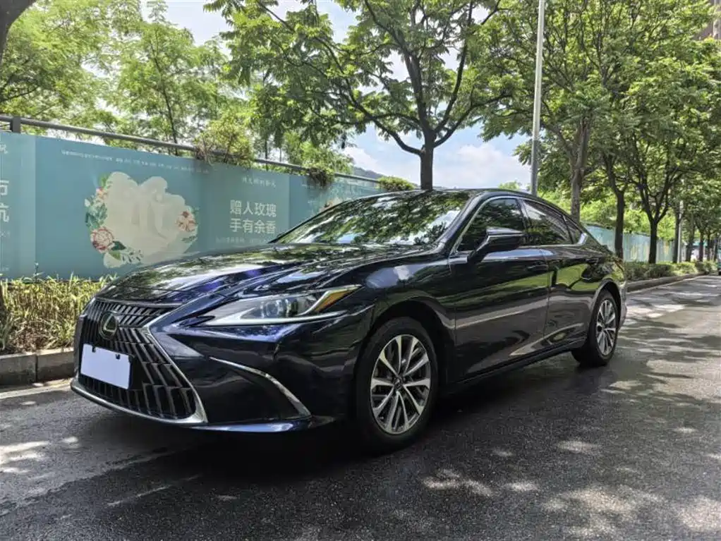 Lexus ES 2023 — фото 1
