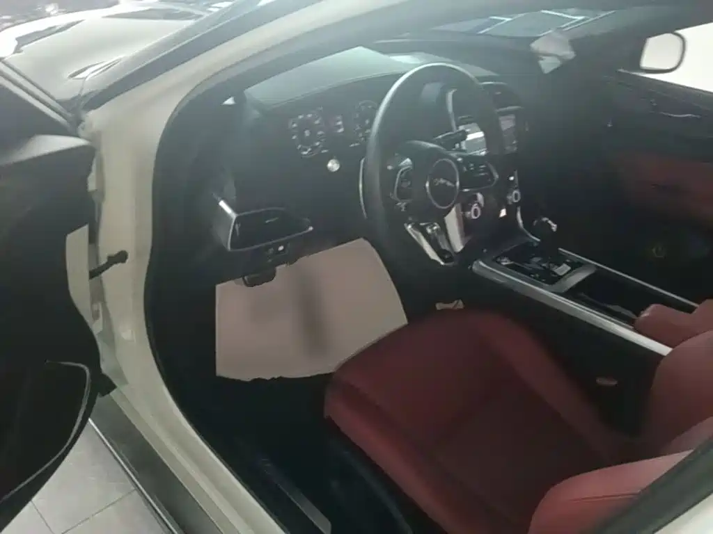 Jaguar XEL 2023 — фото 16