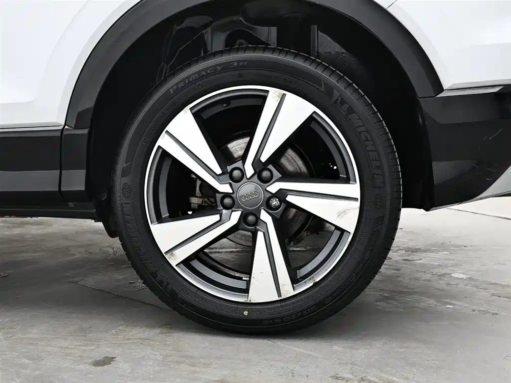 Audi Q2L 2020 — фото 10
