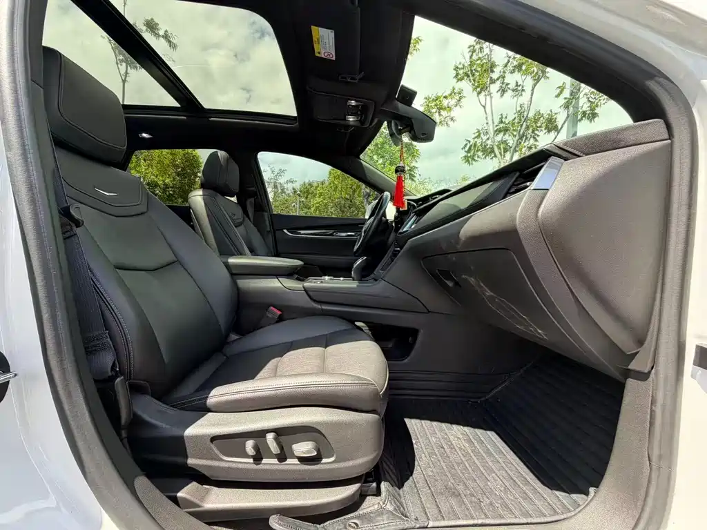 Cadillac XT5 2020 — фото 10