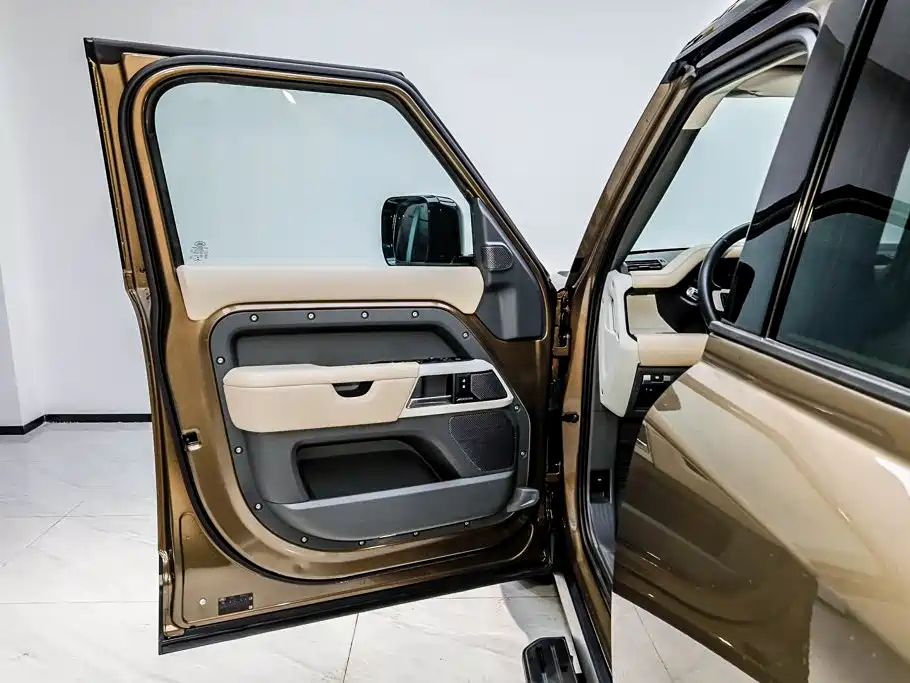Land Rover Defender 2020 — фото 16