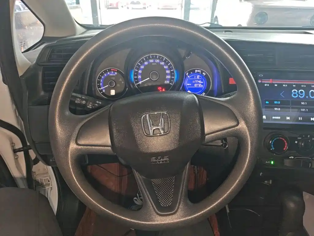 Honda Fit 2017 — фото 11