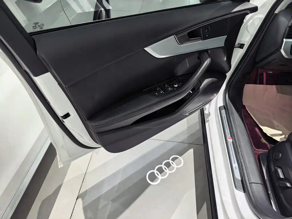 Audi A4L 2023 — фото 6